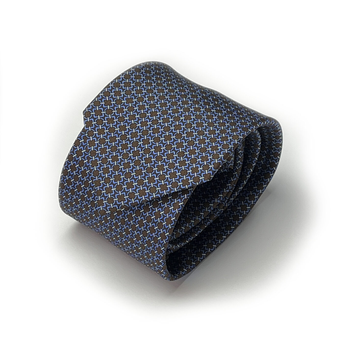 rudas vyriškas kaklaraištis su mėlynu raštu