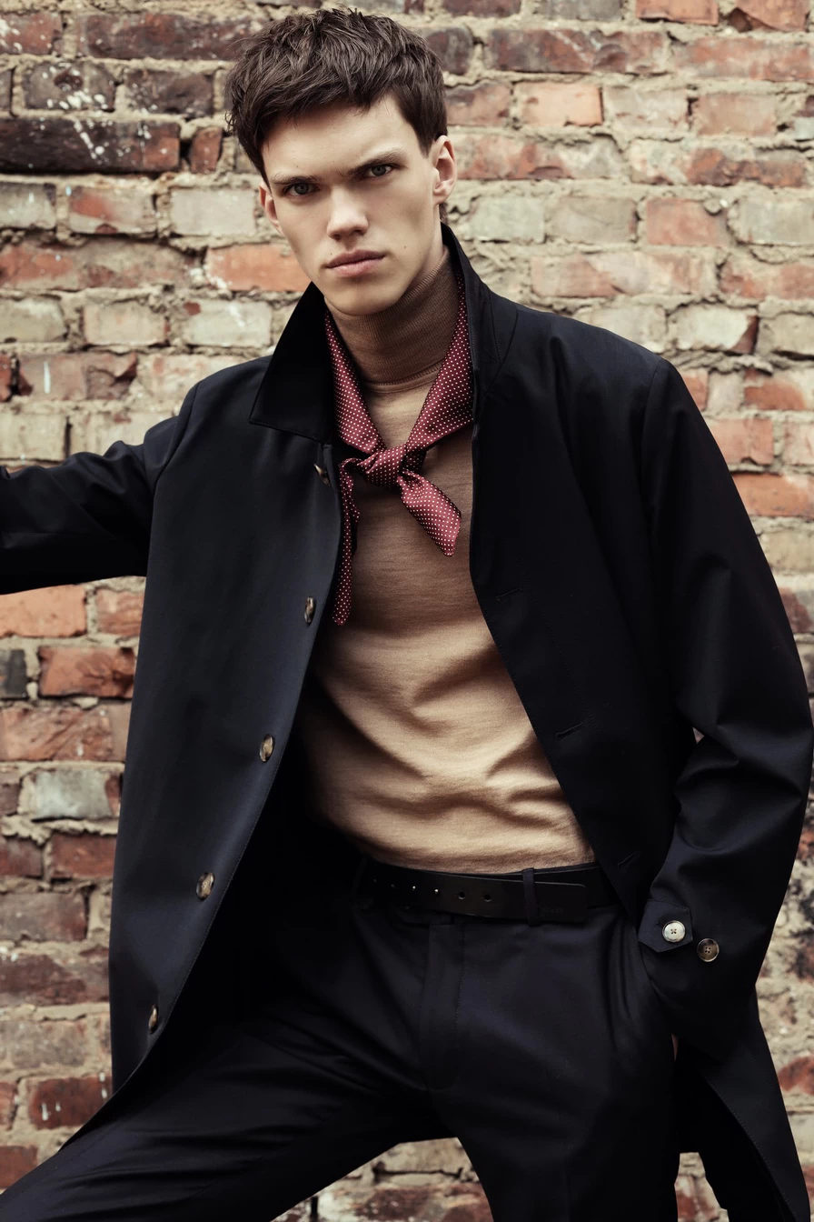 Tamsiai mėlynas klasikinis vyriškas lietpaltis, klasikinis lietpaltis, vyriškas lietpaltis, tamsiai mėlynas lietpaltis