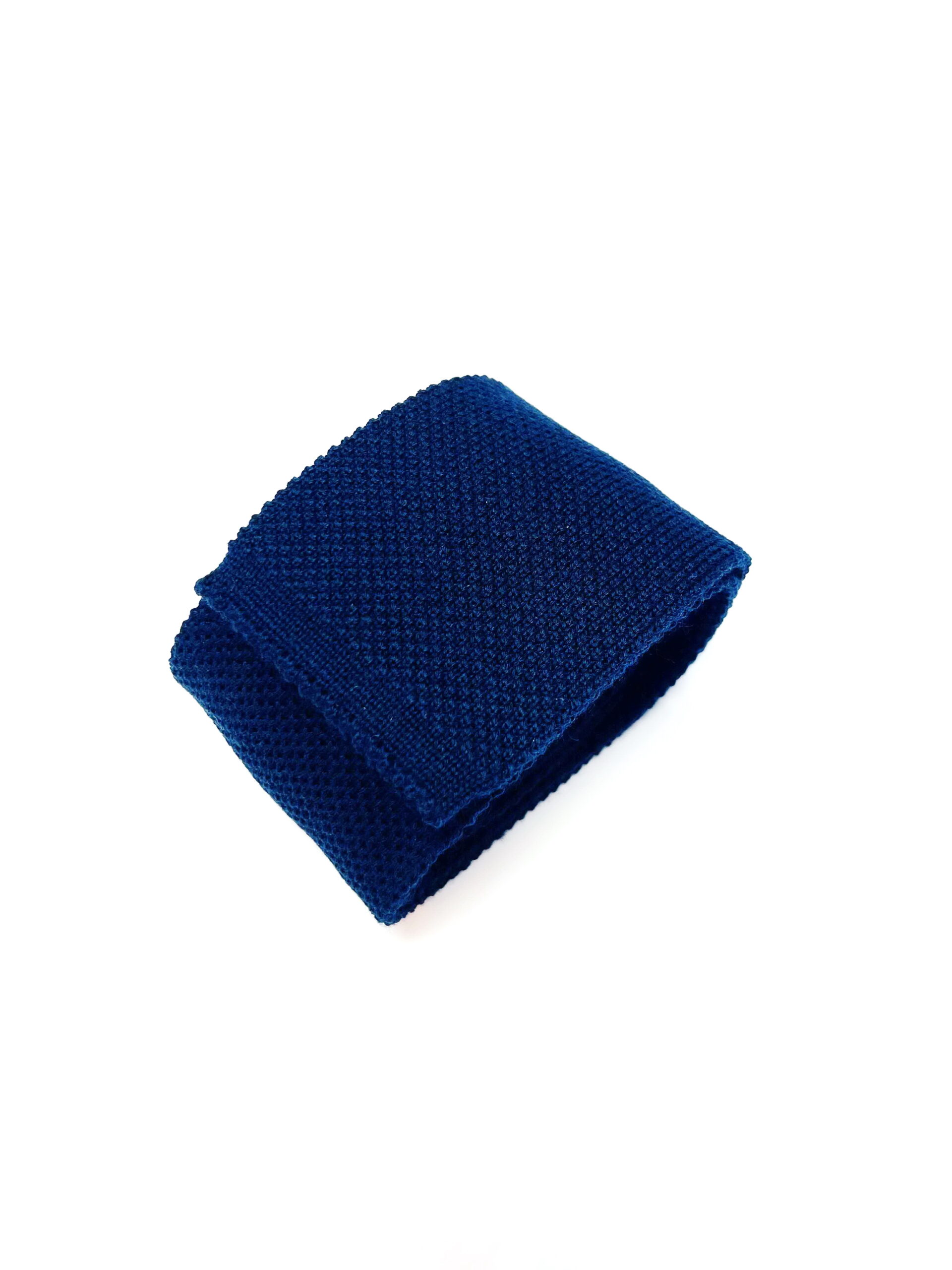 Tamsiai mėlynas megztas kaklaraištis